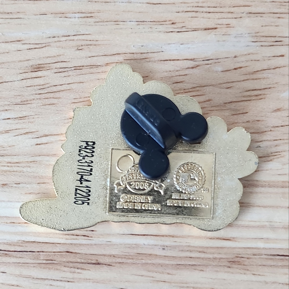 Disney Pin ~ Mickey Mouse Major League Baseball: St. Louis Cardinals - Picture 3 of 7